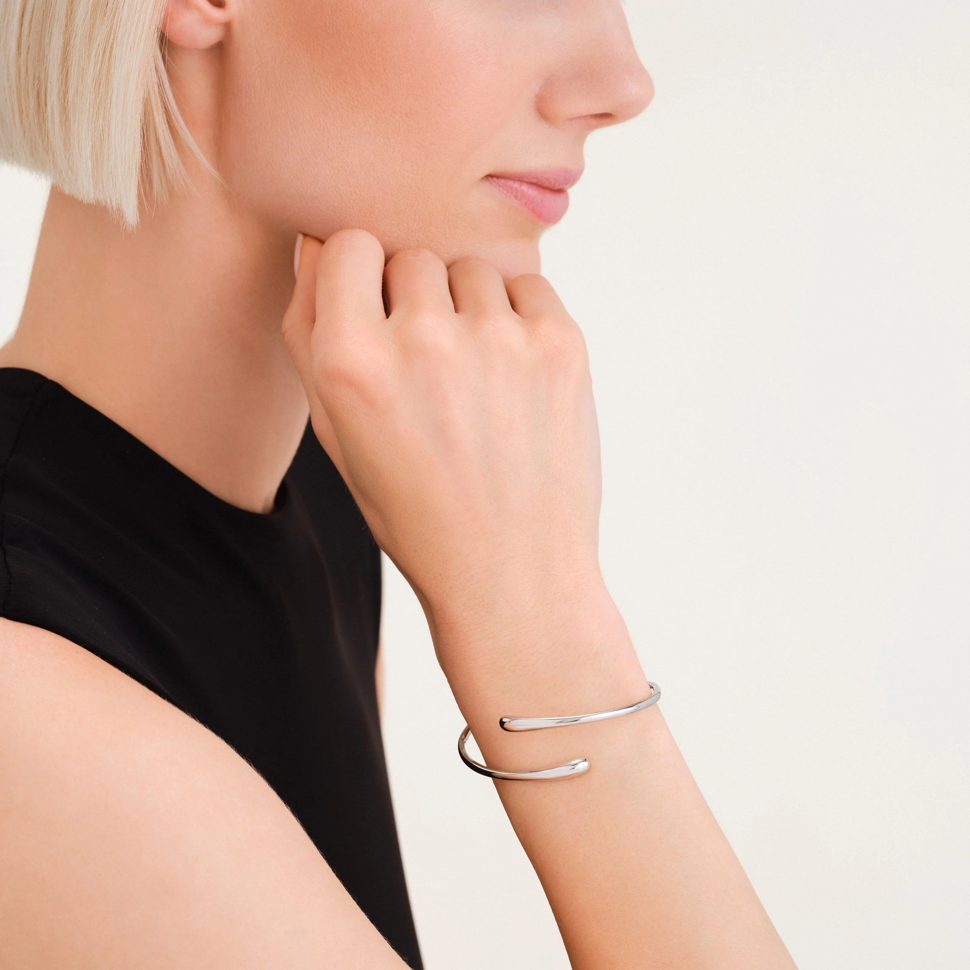 Hugged Bangle - Image 4